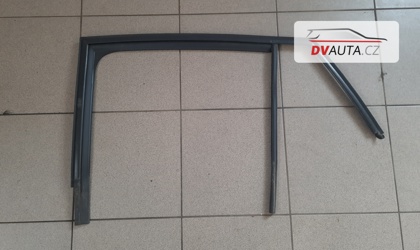 Levé zadní těsnění dveří 6V6839432L